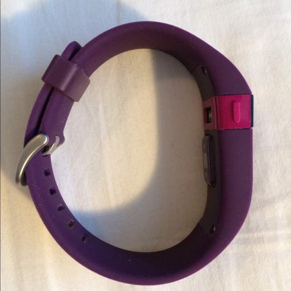 Plum Fitbit Charge HR - Large - Picture 6 of 7